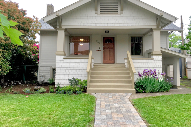 Outside street view - Craftsman House (2bd, 2ba) near UO with parking, backyard, 2 pets ok