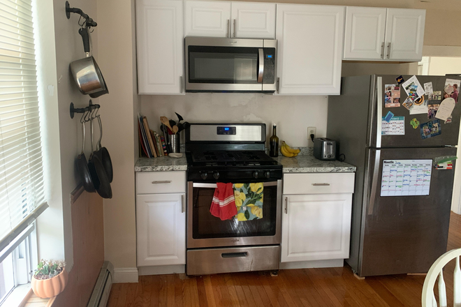 Kitchen - Pearl St Condo