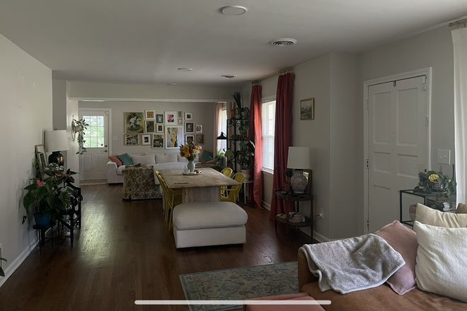 living roomdin - Sunny 4-bedroom house along Mason Mill Park