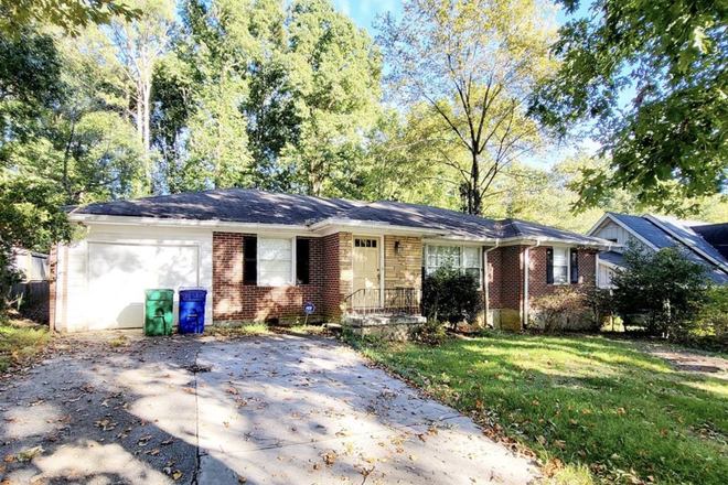 Front - 3 Minutes away from Emory Clairmont Campus! House