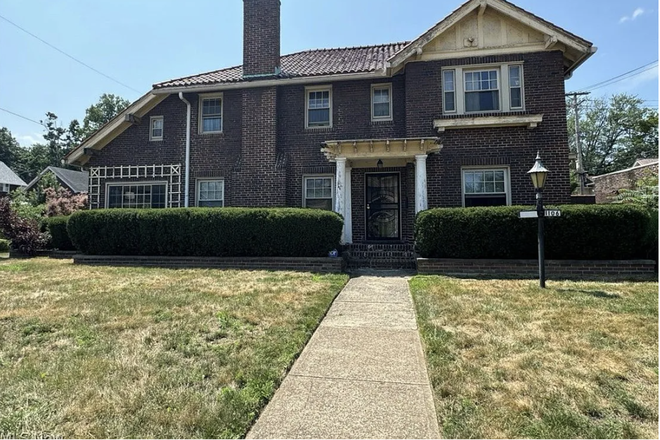 Exterior - Charming Historic Home Near Cleveland Clinic, CWRU, and Cultural Gardens