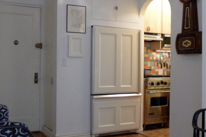 Entryway into Kitchen - Beautiful art-filled Art Deco apartment near NYU and the best of NYC