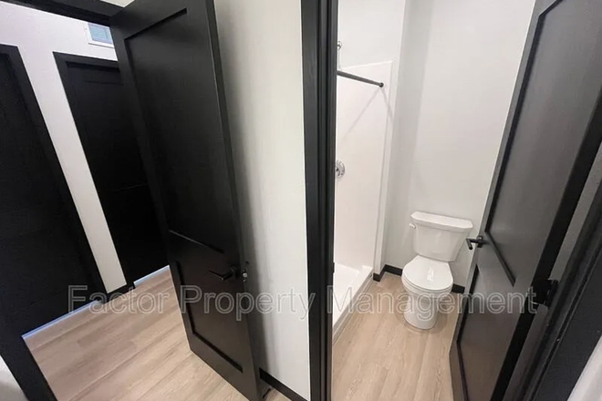 bathroom (toilet shower area) - Warren Flats Apartments