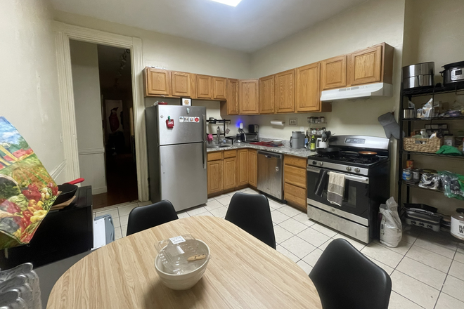 kitchen - Apartment on Mission Hill