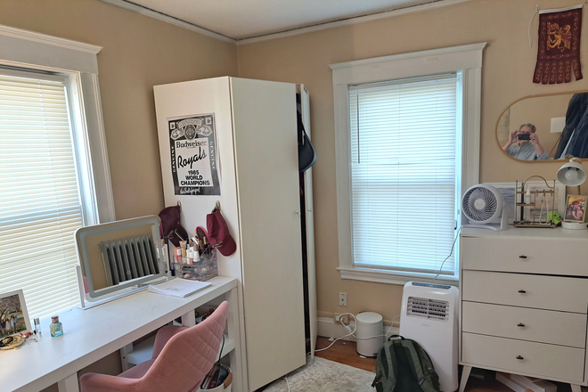 ... - 4 BED 3 PARKING SPACES WITH BRAND NEW BATHROOM Apartments