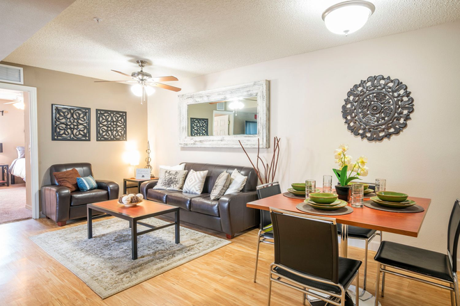 Living Room - Knights Circle Sublease Opportunity Apartments