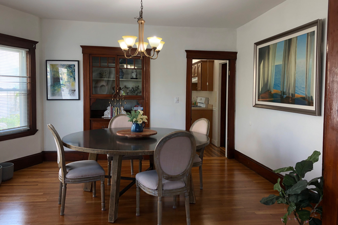 Dining Room - Spacious 1650ft apartment on Watertown/Cambridge line, 1.8 miles from Harvard Sq