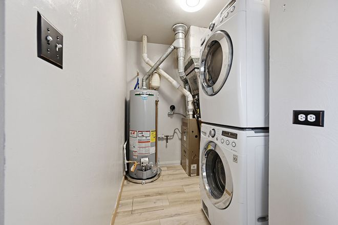 washer/dryer - Room for rent in single family dwelling, approx. 1 mi from DU, AC, washer/dryer House