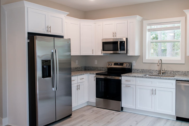 Kitchen 2 - 225 Rose Ave. Walk to Campus- 3BR 2Bath House