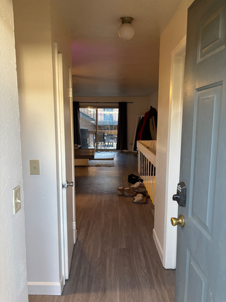 entrance - Fully furnished Varsity Townhomes Unit (looking for 1 or 2 subtenants!)
