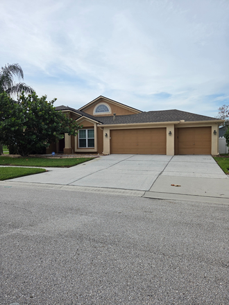 Front of house. - Room in a  Quiet Gated Community in New Tampa