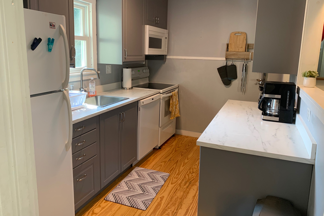 kitchen - SPRING TERM 2026: 2 BR/1BA Cottage + office, porch, backyard, 1.5 miles from campus House