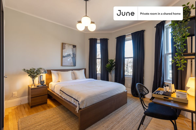  - Private bedroom in 4 bed/2 bath Home