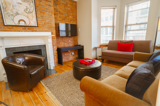Visit hubrealtyproperties.com - Nicely updated 1 bedroom, near Prudential and St Botolph Apartments