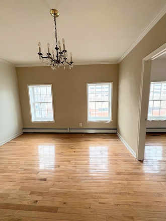 Second living room - Private Room in Historic House - Easy commute to campus and close to train station