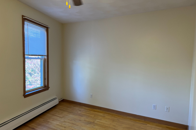 Call NOW for showings! 617-236-8550 - HAMPSHIRE ST - GREAT DEAL IN INMAN SQ! *AVAIL NOW* TRUE 2BR W/ LNDRY IN BLDNG, EQUAL BDRMS, HW INC! Apartments