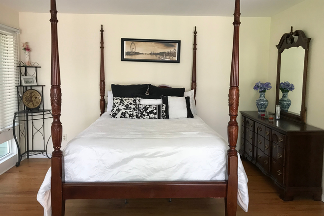 Bedroom - Furnished room for female preferred-Hemlock Circle-Princeton House