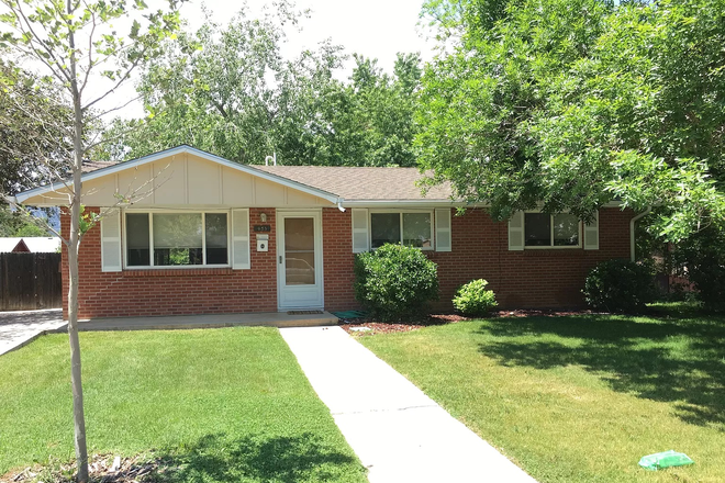 1 - August 2022 Preleasing: Gorgeous Remodeled House East of Campus!