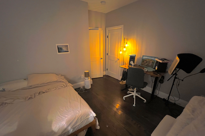 bedroom - Private Room in 4BR/2BA Brookline Apartment – Sublet or Lease Takeover (Jan–Aug)