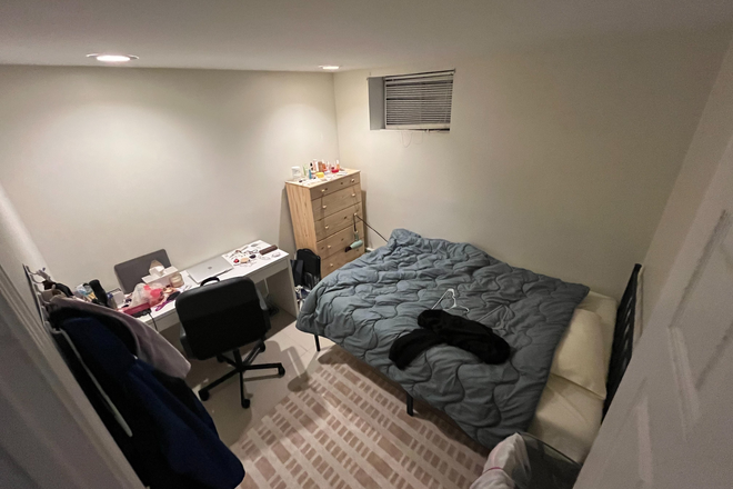 Available bedroom for rent - Single bedroom in a homey south end 2-bed duplex apartment