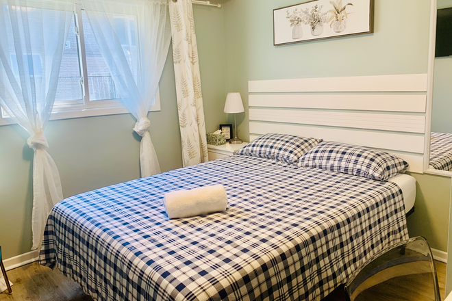  - Bright clean mainfloor bedroom with direct bus to UTM