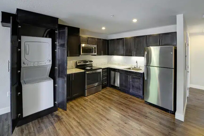 Kitchen with modern appliances including dishwasher, microwave, washer & dryer - Great Deal on Summer Sublease Room .5 Miles from Campus