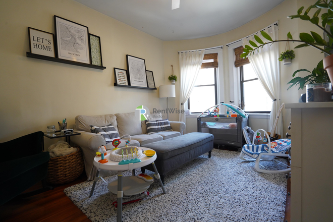 1 - JUNE/JULY-Amazing and Spacious Comm Ave 1 bed, H/HW inc. No Broker Fee