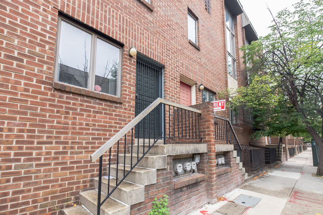 Exterior - 3 bedroom bi-level with parking available now!