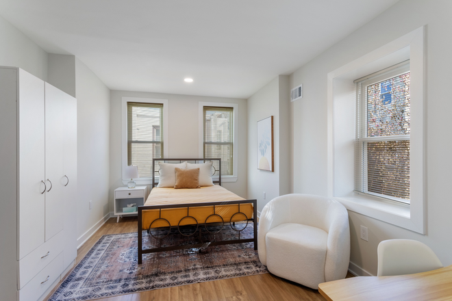 Bedroom - Modern 5 Bed 3.5 Bath House