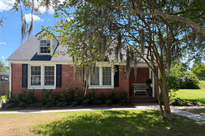 front - Charming Byrnes Downs Rental - For Rent By Owner House