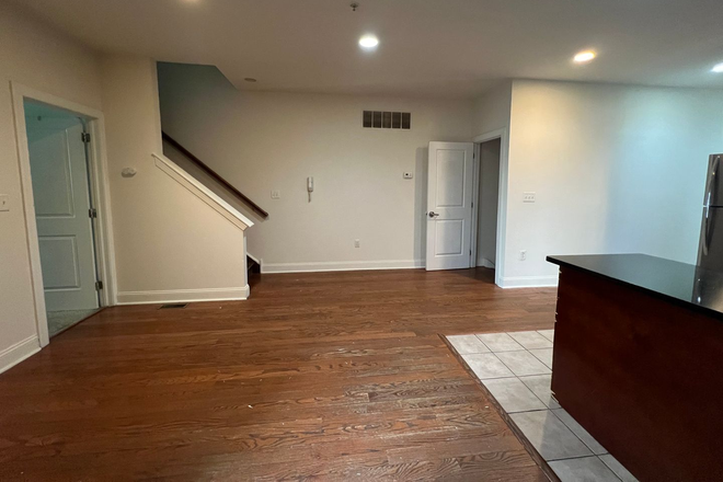  - 1926 North 17th Street - 5BR/5.0BA