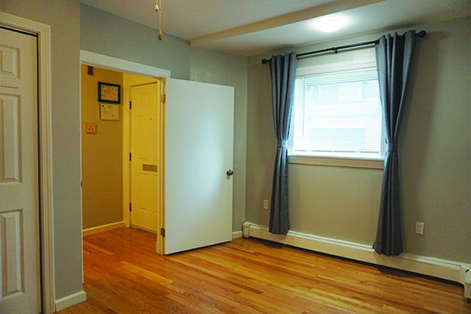 Bedroom - Charming 2-Bed in Cambridge with In-Unit Laundry Apartments
