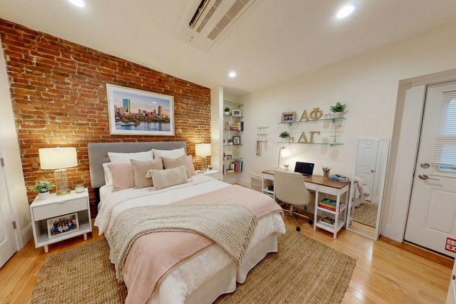 Unit - SAINT MARY'S! STUNNING 4 BED 2 BATH LUXURY APARTMENT FOR SEPTEMBER 1!