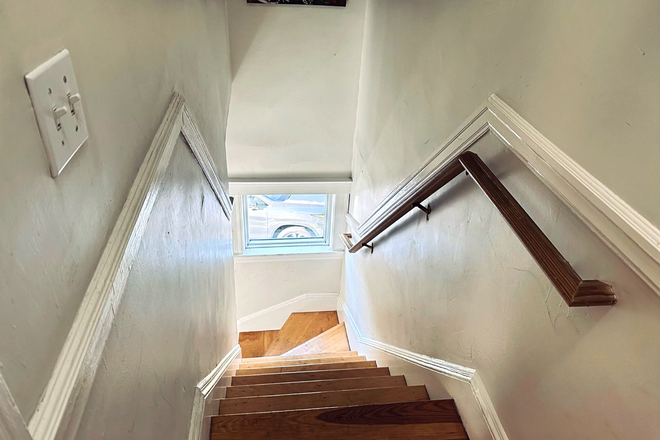 Front stairs - 7 Min Walk to Tufts | 6BR for 6 People | $1,250/Person | No Fee | Parking + Laundry Duplex