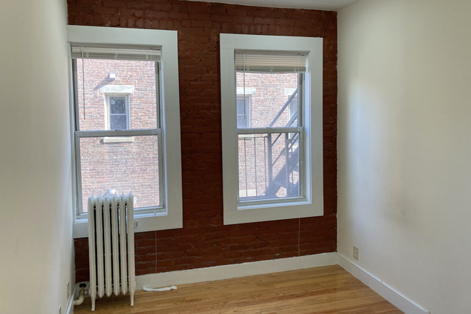 bedroom - Renovated 4 bedrooms dabble baths updated kitchen No FEE in Hemenway ST 9/1 Apartments