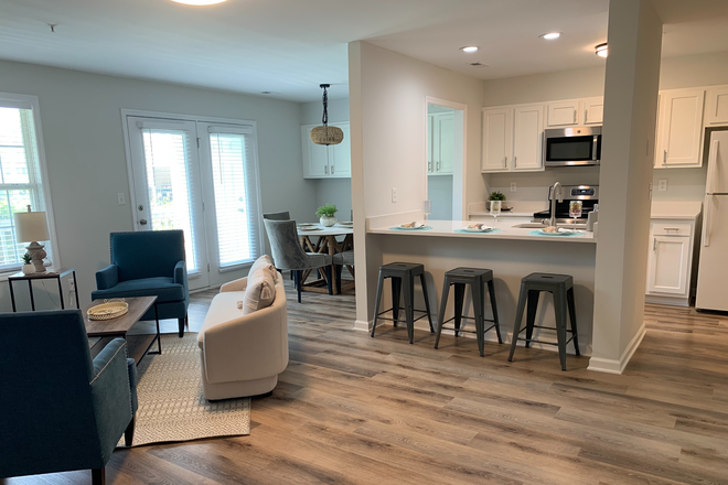 Living room / Kitchen - Private room in a 3 Bed, 2 bath condo Fully Renovated, Furnished! Close to UNCW