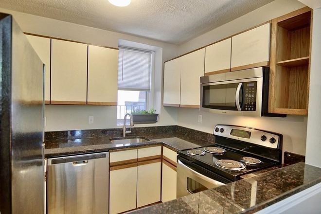 LIVING - SUN DRENCHED 2 BED WITH HEAT & HOT WATER INCLUDED!