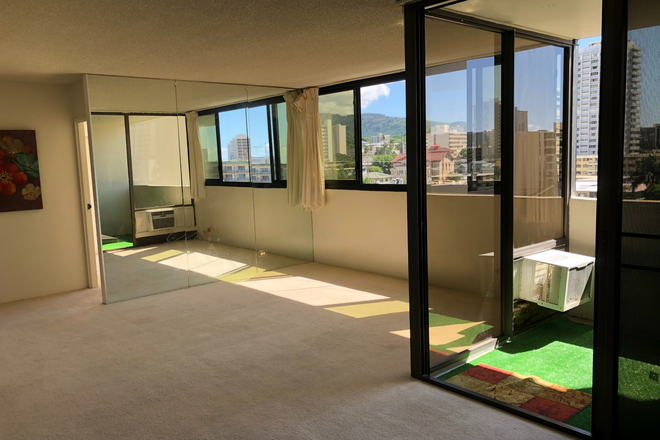 Living room - One room for rent near UH /Punahou/Downtown