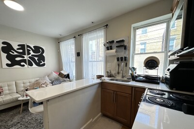 living - BEAUTIFULLY UPDATED 4 BED, NO BROKER FEE! 9/1/26!! Apartments