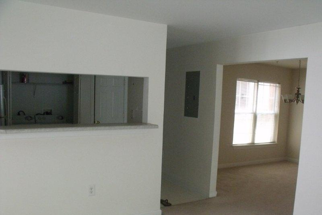 Dining - CONDO IN PARTNERS P[LACE NEAR DUKE WEST CAMPUS - ROOM AVAILABLE