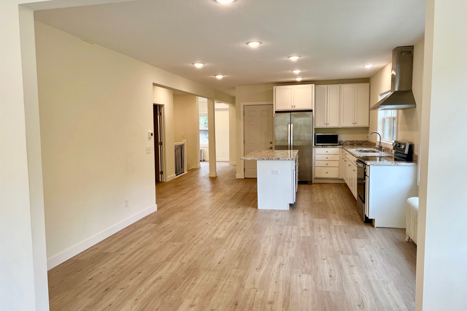 spacious kit and dining - New/modern Spacious 4- bed -2-bath per unit duplex 3 blks from St Thomas Duplex