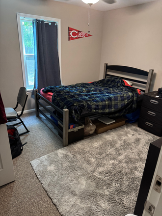 Bedroom - Hillside Commons Apartments