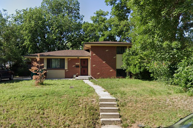 Outside street view - House in Morris Heights Neighborhood looking for 1 roommate