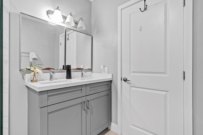 Master Bath - Furnished Home close to campus