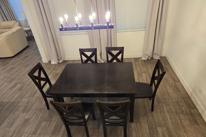 Formal dining room / long table w/ 6 chairs - EXPLORADOR DRIVE IN MORAGA MERCED CA NEAR UC MERCED House