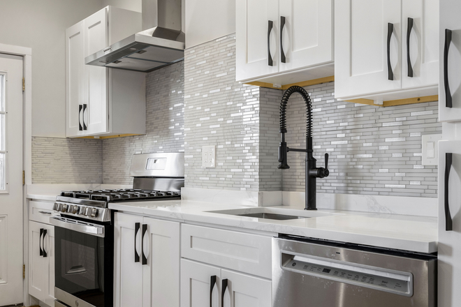 kitchen - *4 BED* 20 MIN TO EMERSON/SUFFOLK *CENTRAL A/C *LAUNDRY IN UNIT* Apartments