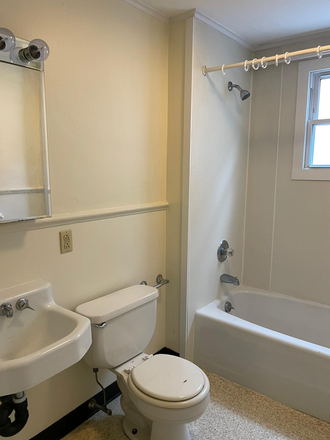 Bathroom - Room in Noho Apartments
