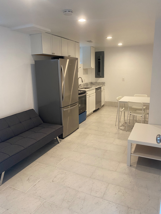 Common Area - Renovated Studio - 5 minutes drive to Campus Apartments