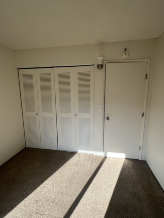 Bedroom - Room in Townhouse Available