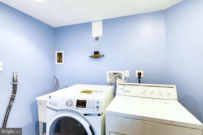 Laundry Unit in the Basement - 1 Room available in a 5B/2B Independent House